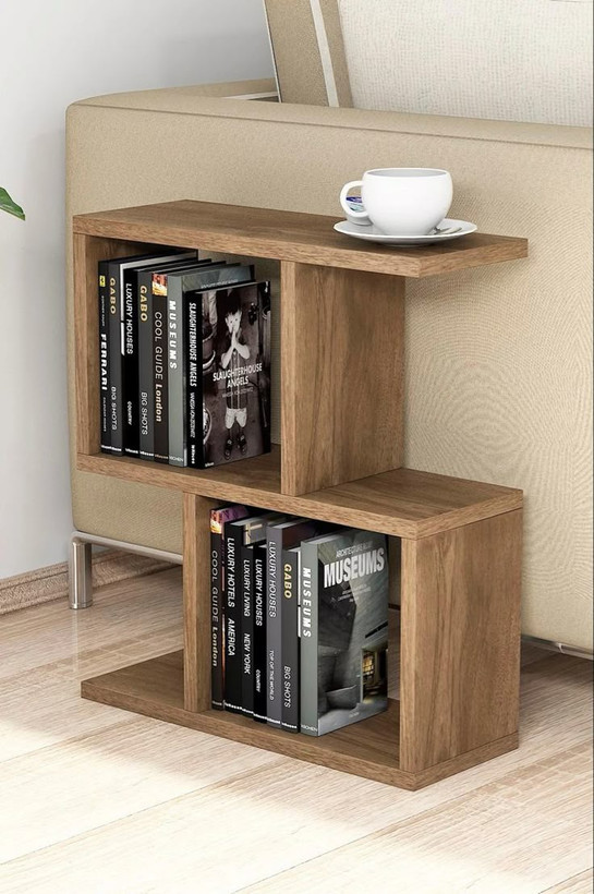 میز کنار مبلی کتابخانه و قفسه دار
